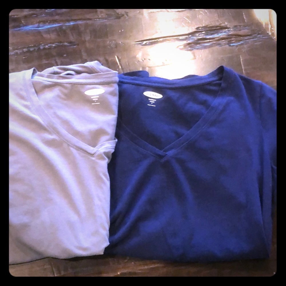 2 maternity tops